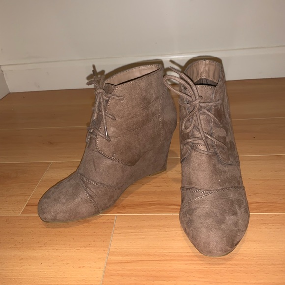 Healed booties - Picture 1 of 3